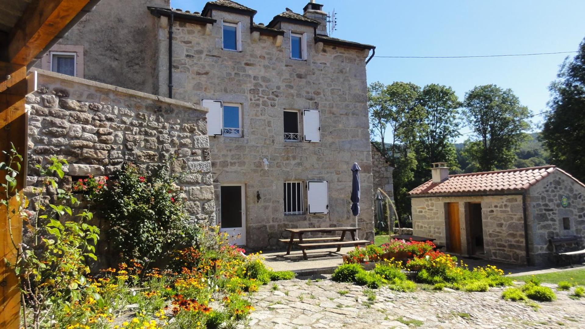 Gite Les Ducs Mialanes Exterior photo